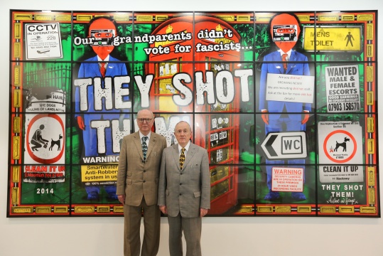 艺术组合Gilbert & George在艺术登陆新加坡现场
艺术组合Gilbert & George在艺术登陆新加坡现场