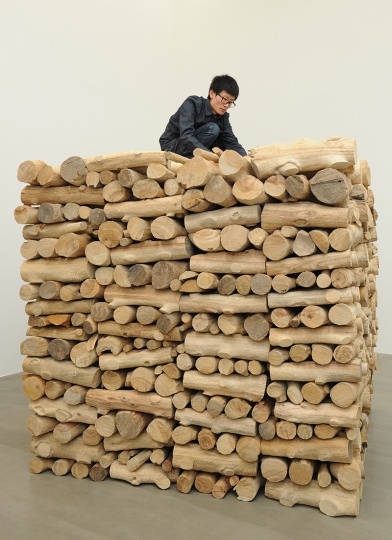 《柴火》 200×200×200cm 樟木 2012
《柴火》 200×200×200cm 樟木 2012
