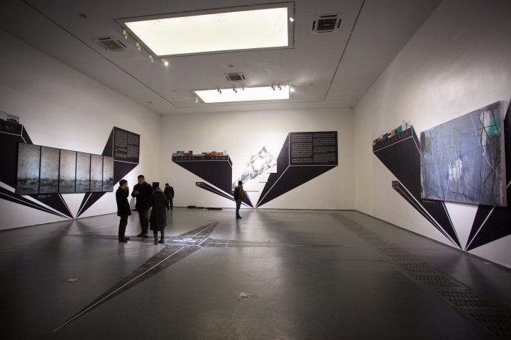 “四个人展出四张画的理由——‘四方工作室’艺术家的语言嬗变”（2014年）展览现场
