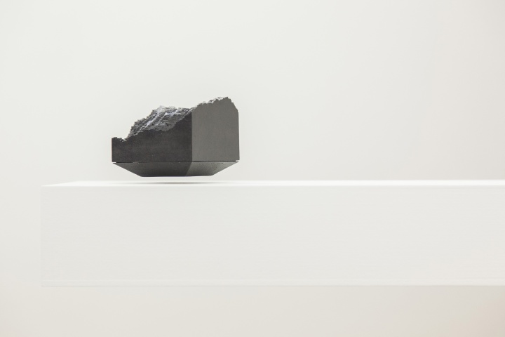3D打印的一小块“风景”利用磁悬浮技术展示
3D打印的一小块“风景”利用磁悬浮技术展示