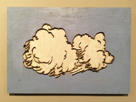 三无画廊代理艺术家许家其 《云》  木版刀片  32x45cm  2014

许家其，1988年生于广西，现生活在东莞长安，刀模厂工人，《船》、《云》是他把电脑和手画的景物在木板上做成刀模。
