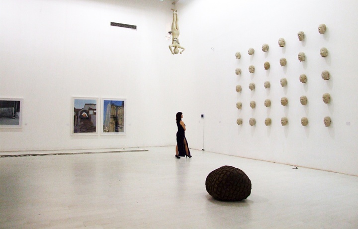 2012年9月,盛葳策划展览“媒介研究:隋建国、王友身、徐冰、张大力”,林大艺术中心
2012年9月,盛葳策划展览“媒介研究:隋建国、王友身、徐冰、张大力”,林大艺术中心
