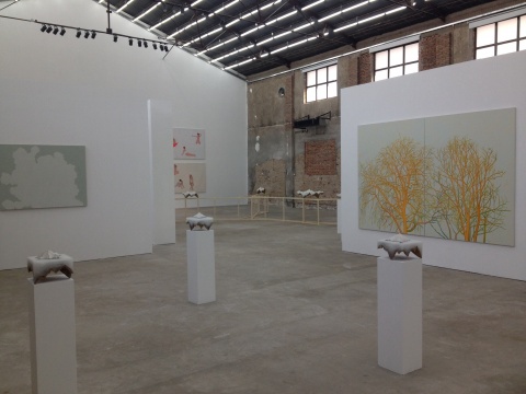 星空间一层张晖的绘画作品与柄泽健介的雕塑作品相呼应
星空间一层张晖的绘画作品与柄泽健介的雕塑作品相呼应