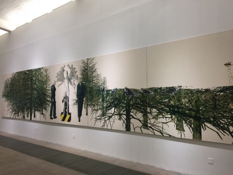 《安全》 200x1000cmx5 布面丙烯 2013
《安全》 200x1000cmx5 布面丙烯 2013