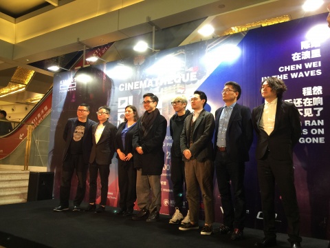“影像馆”开幕现场 K11 Art Foundation创始人郑志刚与到场嘉宾、艺术家合影 “影像馆”开幕现场 K11 Art Foundation创始人郑志刚与到场嘉宾、艺术家合影