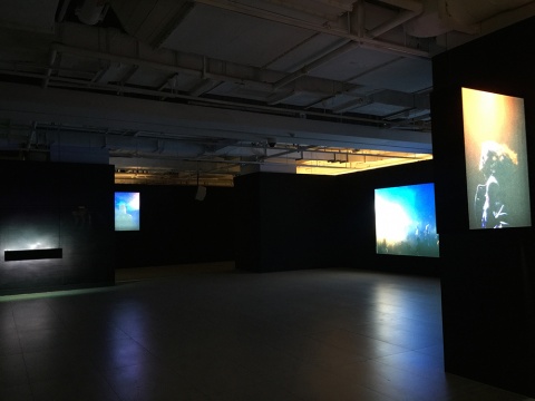 陈维个展“在浪里”现场图
陈维个展“在浪里”现场图