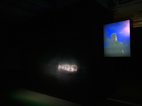 陈维  《前所未有的自由》  20x100x15cm   LED装置/LED屏幕    2014
