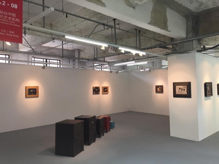 站台中国携赵赵的作品参加2014年Art021的展位现场,孙宁说很适应这样的小空间
站台中国携赵赵的作品参加2014年Art021的展位现场,孙宁说很适应这样的小空间