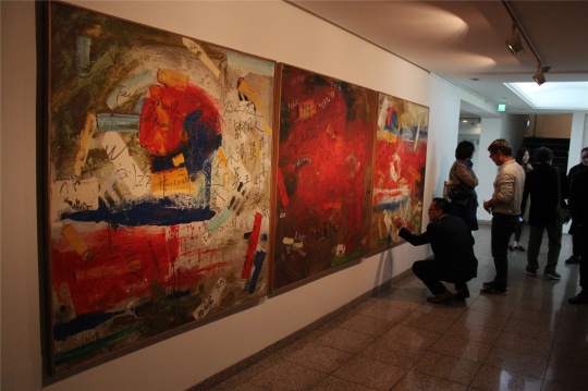 1994年油画作品《自画像》
1994年油画作品《自画像》