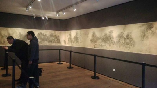 记录2008年汶川地震灾害的绢本长卷轴《囙:千里江山》
记录2008年汶川地震灾害的绢本长卷轴《囙:千里江山》