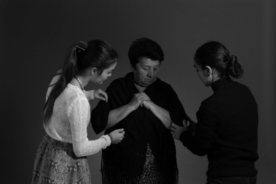 Shirin Neshat with Hagigat and an assistant, Baku, October 2014, Photo courtesy David Jimenez
