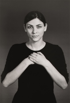 Shirin Neshat, Mahira, from The Home of My Eyes series, 2014-2015. Copyright Shirin Neshat, Courtesy of the artist and Gladstone Gallery, New York and Brussels.
Shirin Neshat, Mahira, from The Home of My Eyes series, 2014-2015. Copyright Shirin Neshat, Courtesy of the artist and Gladstone Gallery, New York and Brussels.