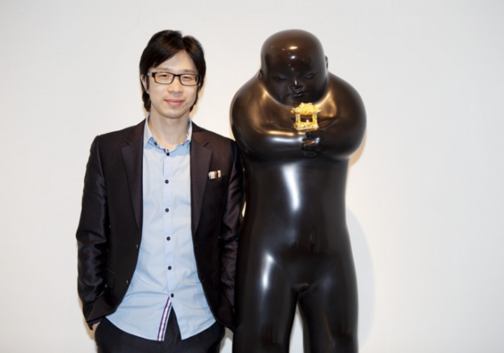 李宜霖是亚洲艺术中心在北京的“开拓团”负责人,如今掌管亚洲艺术中心北京空间
李宜霖是亚洲艺术中心在北京的“开拓团”负责人,如今掌管亚洲艺术中心北京空间