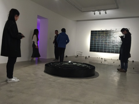 展览展出了艺术家2014年至今的全新装置作品
展览展出了艺术家2014年至今的全新装置作品