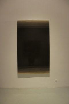 一层展厅 《灰尘150127》 200×120cm 布面灰尘 2015 一层展厅 《灰尘150127》 200×120cm 布面灰尘 2015