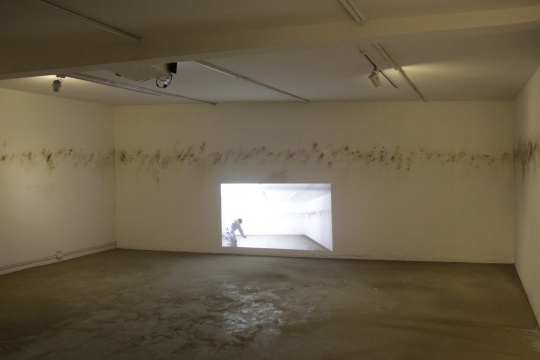 三层展厅 《地平线》200×150cm 录像装置 2015
三层展厅 《地平线》200×150cm 录像装置 2015