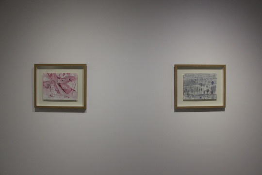 段正渠《 龚圪堵》 32×24cm 纸本红色墨水 2014、《 山坡上的小树林》 32×24cm 纸本水彩 2014
段正渠《 龚圪堵》 32×24cm 纸本红色墨水 2014、《 山坡上的小树林》 32×24cm 纸本水彩 2014