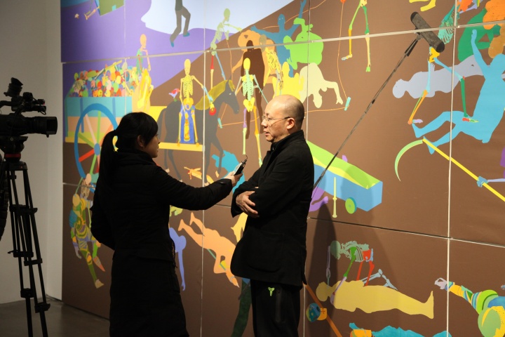 缪晓春在展览开幕现场接受采访
缪晓春在展览开幕现场接受采访
