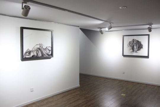 左《沉浮 之九》 70×90cm 布面油画 2015