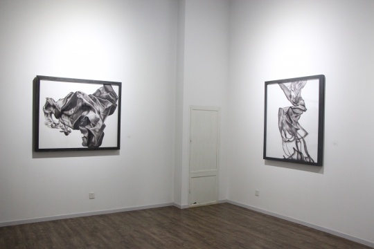 《沉浮 之三》 100×120cm 布面油画 2015、《沉浮 之四》 120×100cm 布面油画 2015
《沉浮 之三》 100×120cm 布面油画 2015、《沉浮 之四》 120×100cm 布面油画 2015