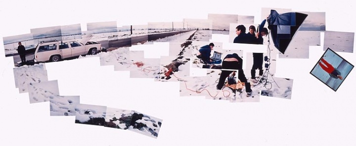《Photographing Annie Leibovitz While She Is Photographing Me》,摄影拼贴,1983年4月,莫哈维沙漠,© David Hockney
《Photographing Annie Leibovitz While She Is Photographing Me》,摄影拼贴,1983年4月,莫哈维沙漠,© David Hockney