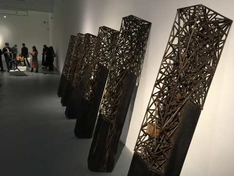 异质同构 金属、木 210×28×30cm×6 1998
异质同构 金属、木 210×28×30cm×6 1998