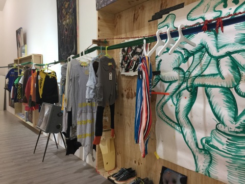 周轶伦个展“Go◼d Finder” 将黑店开进站台中国 周轶伦个展“Go◼d Finder” 将黑店开进站台中国
