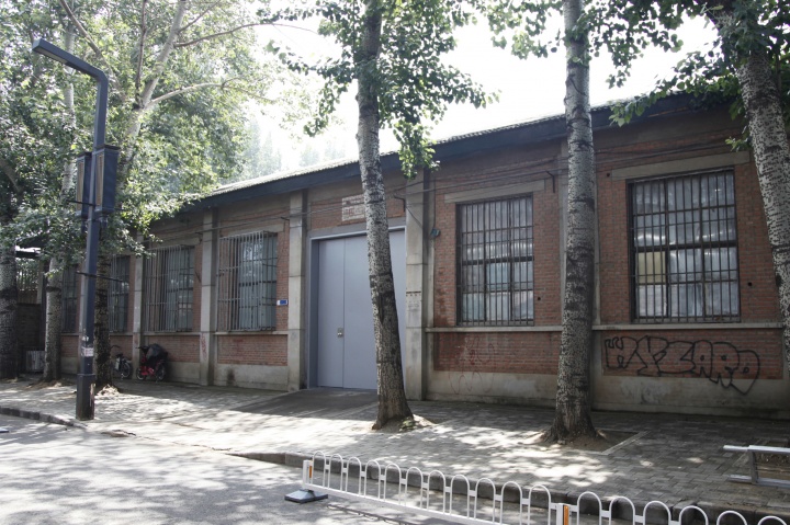 2006年，北京公社从草场地迁至798艺术区

