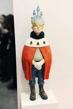 谢鑫 《王城》 107×20×38cm 铸铜着色 2015 b.1989 毕业于广州美术学院雕塑系
谢鑫 《王城》 107×20×38cm 铸铜着色 2015 b.1989 毕业于广州美术学院雕塑系