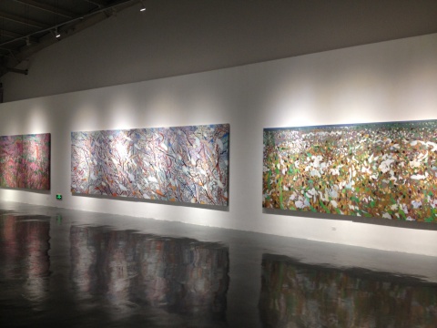 “非图像”章节中的王克举作品《春来桃花源》、《风动》、《一望无际的棉花地》 布面油画 2008、2013、2009