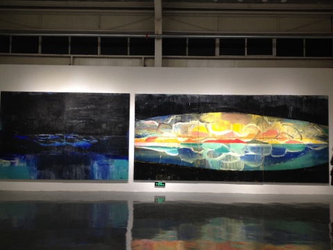 “非图像”章节中的刘商英作品《玛旁雍错7号》、《玛旁雍错6号》 270×400cm、270×600cm 布面油画 2013 “非图像”章节中的刘商英作品《玛旁雍错7号》、《玛旁雍错6号》 270×400cm、270×600cm 布面油画 2013