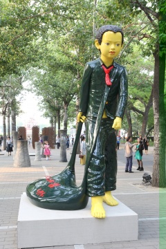陈金庆《为人民服务》青铜 2014
陈金庆《为人民服务》青铜 2014