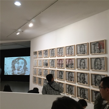 2015年以报纸为媒介创作的绘画及基于此创作的动画作品《呐喊》
2015年以报纸为媒介创作的绘画及基于此创作的动画作品《呐喊》