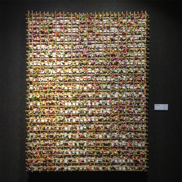2008年作品《脚手架》,筷子依然作为某种支撑存在
2008年作品《脚手架》,筷子依然作为某种支撑存在