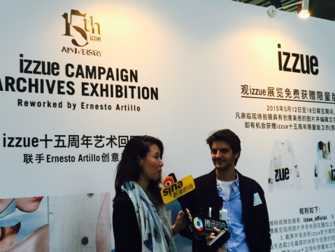 IZZUE品牌传讯经理王湘惠及艺术家接受媒体采访
