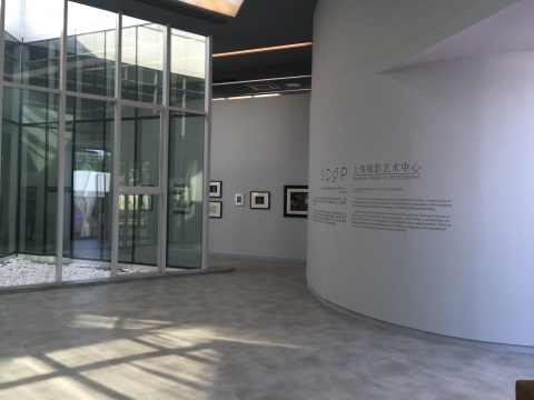 展厅内,92米长的展线蜿蜒到底
展厅内,92米长的展线蜿蜒到底