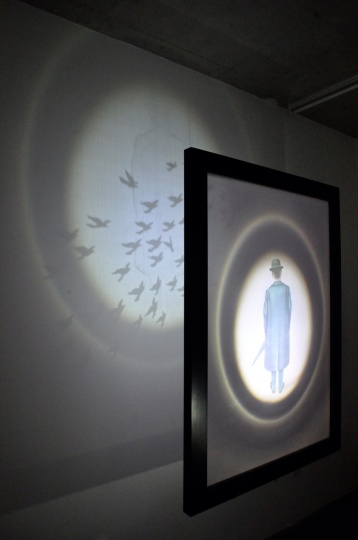 《长夜2》 110x80 绢本绘画装置 2012
《长夜2》 110x80 绢本绘画装置 2012