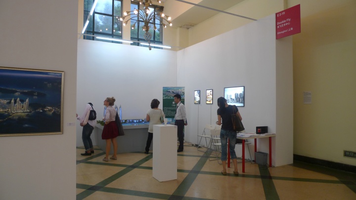2011年,双飞艺术中心以虚假的售楼处项目参与上海艺博会
2011年,双飞艺术中心以虚假的售楼处项目参与上海艺博会