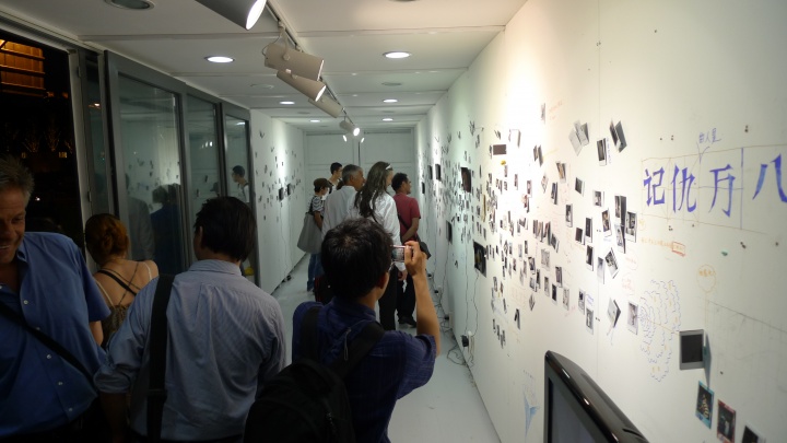 2010年,在老码头集装箱展出双飞艺术中心个展“不刻意不忘记 2010年,在老码头集装箱展出双飞艺术中心个展“不刻意不忘记