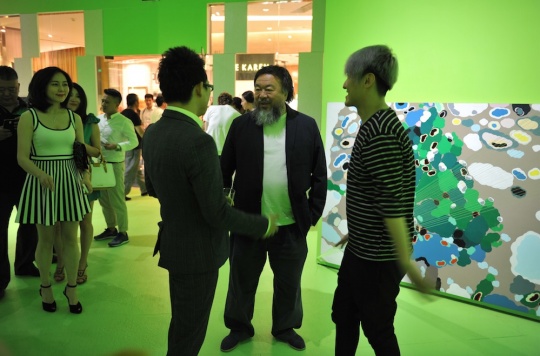 5月24日,“觅它Mitte艺术小组第一回展” 在中画廊开展,艺术家艾未未前来参观
5月24日,“觅它Mitte艺术小组第一回展” 在中画廊开展,艺术家艾未未前来参观