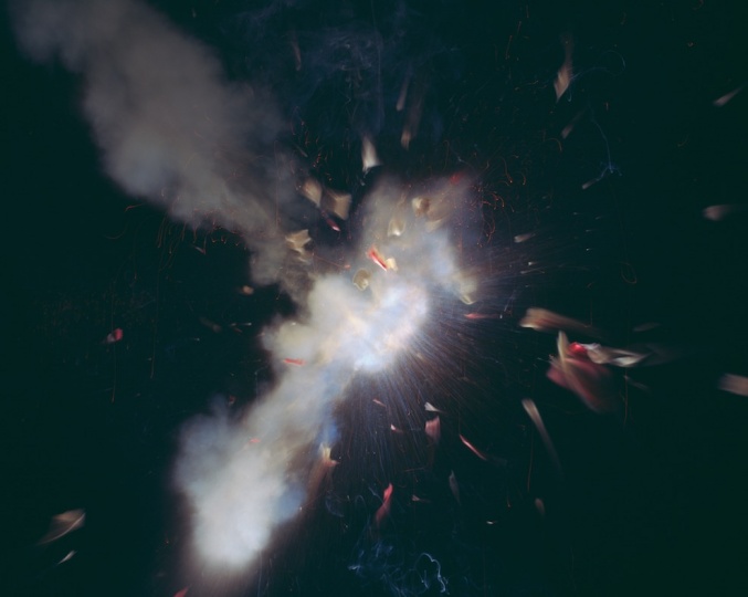 《Explosion》, 125×160×15cm,银盐染料漂洗印相、灯箱,2000 ©Dieter Detzner
《Explosion》, 125×160×15cm,银盐染料漂洗印相、灯箱,2000 ©Dieter Detzner