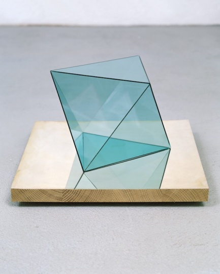 《Edouard》45×40×40cm 玻璃、银、木头 2002 ©Dieter Detzner
《Edouard》45×40×40cm 玻璃、银、木头 2002 ©Dieter Detzner