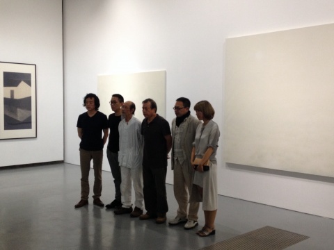 右起画廊负责人刘亦嫄、策展人夏可君、艺术家尚扬、邱世华、姜吉安、刘国夫
