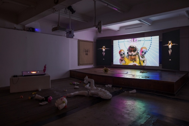 2014年陈天灼个展“野餐 天堂 婊子” 展览现场
2014年陈天灼个展“野餐 天堂 婊子” 展览现场