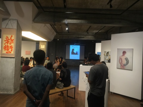 开幕沙龙“真心话大冒险”进行中
开幕沙龙“真心话大冒险”进行中