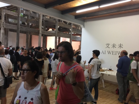 展览现场人气极旺
展览现场人气极旺