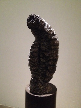 《006暗量化》 28×28×180cm 石 2014
《006暗量化》 28×28×180cm 石 2014