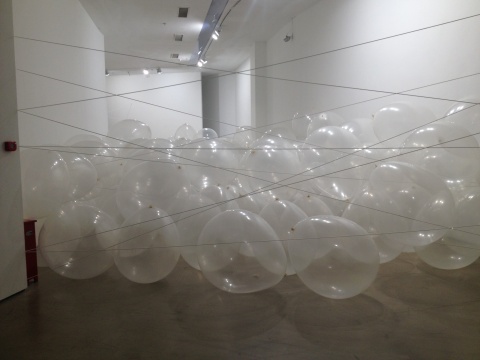 观众可进入互动的透明泡泡房
