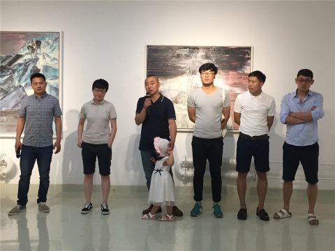 参展艺术家：马永强（左3）、关伟伟（左4）、刘涛（右2）、涂曦（右1）
