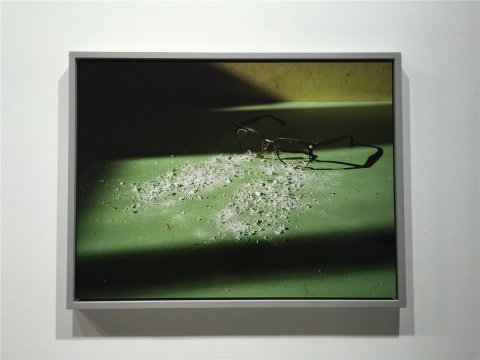 陈维2011年收藏级微喷打印作品《易碎物》
